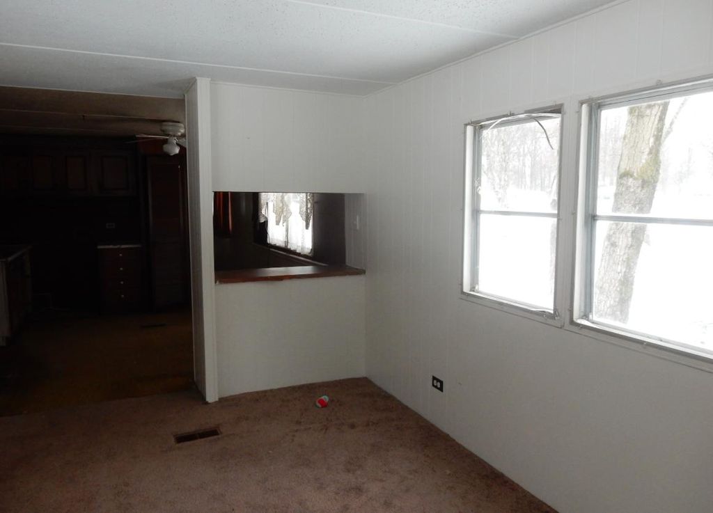 58 N Outer Dr, Vienna, OH 2 Bed, 1 Bath SingleFamily Home 4 Photos