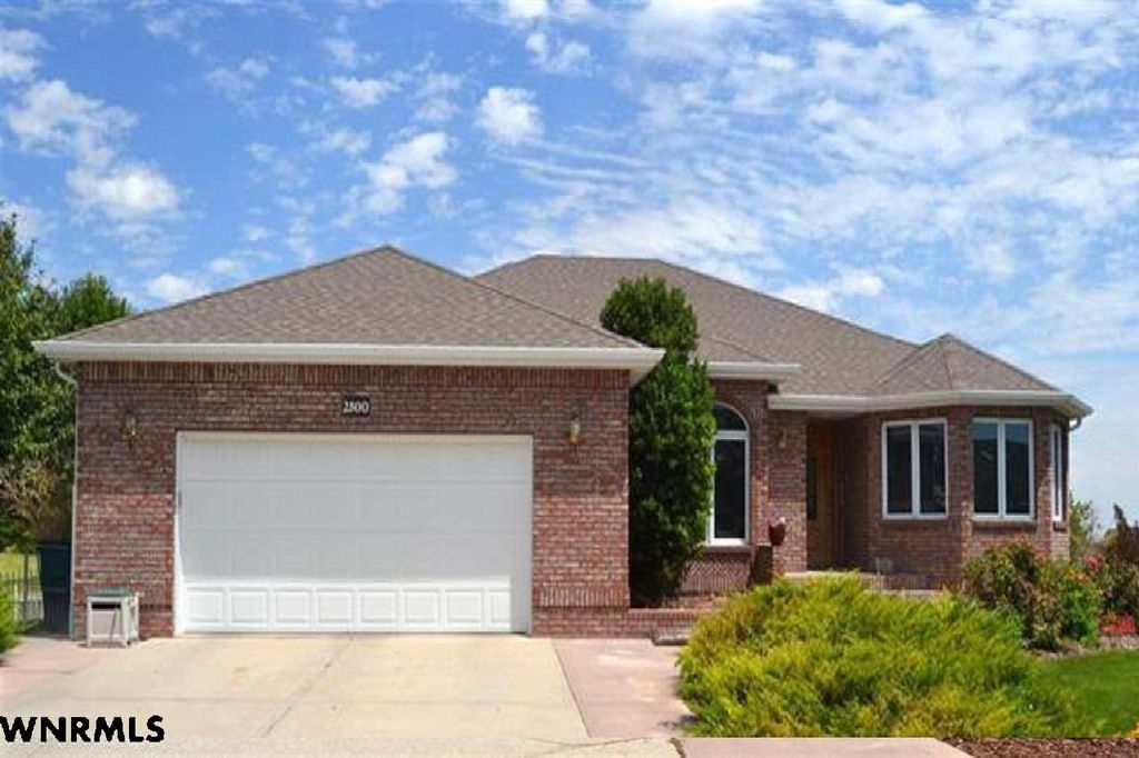 2800 Clubhouse Dr, Gering, NE 69341