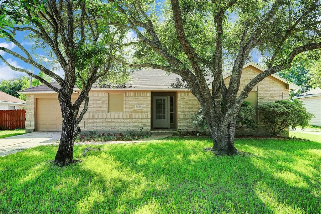 19048 County Road 669D, Alvin, TX 2 Bed, 2 Bath SingleFamily Home