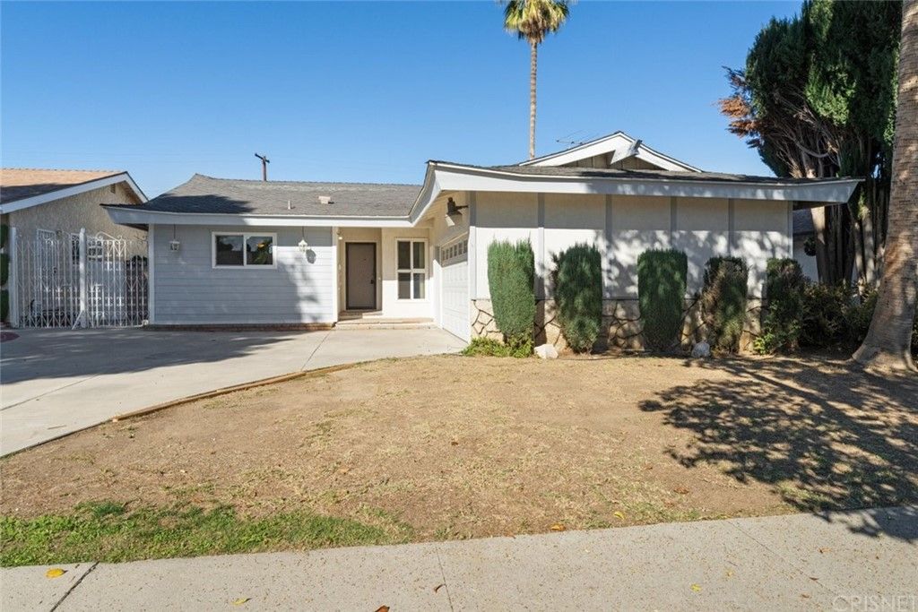 19921 Blythe St, Winnetka, CA 91306