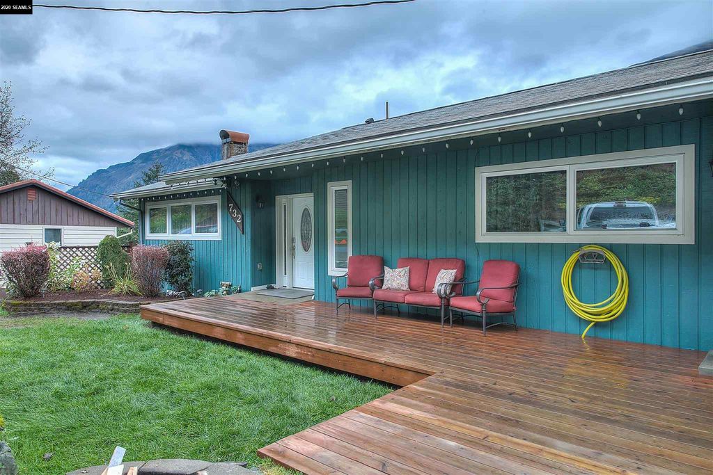732 5th St, Douglas, AK 99824