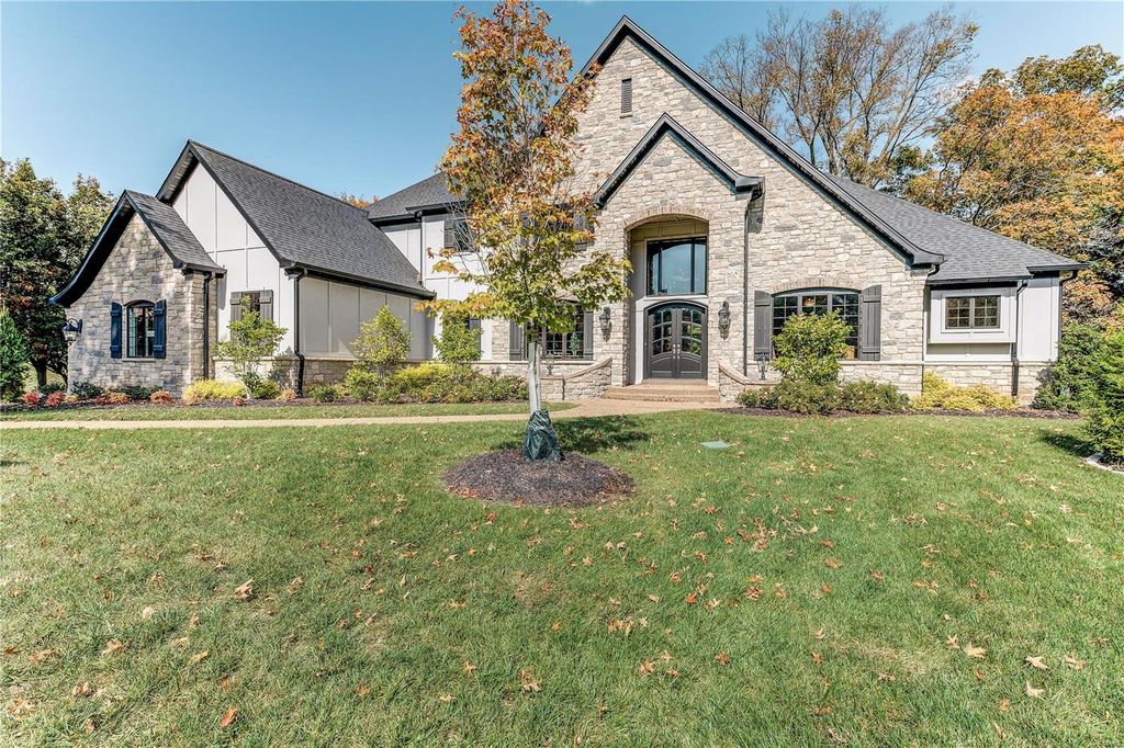 17283 Courtyard Mill Ln, Chesterfield, MO 63005