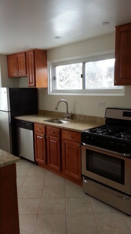 440 1/2 Ridge Rd, Wilmette, IL 60091