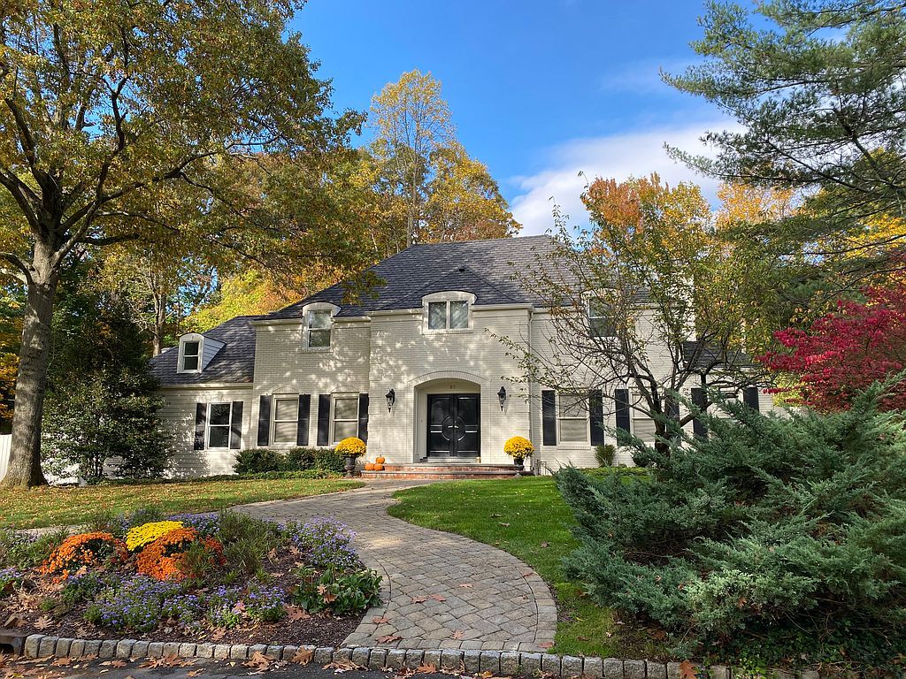 58 Merrywood Ln, Short Hills, NJ 07078