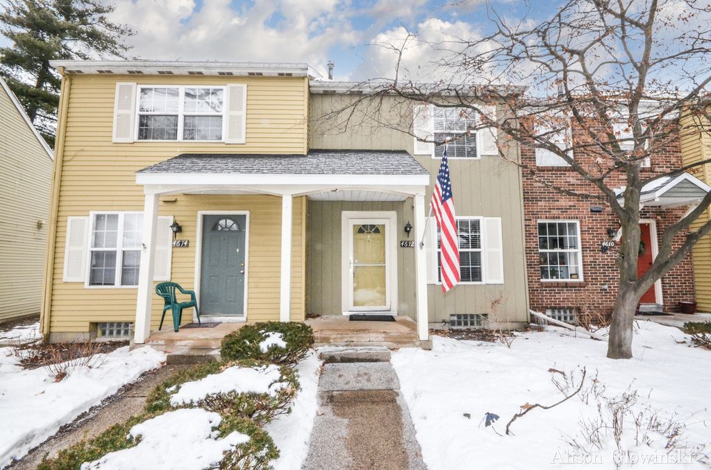 4612 Moffett Rd NW, Comstock Park, MI 49321