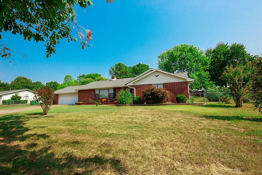 4645 Hickory St, Springdale, AR 72764 3 Bed, 2 Bath 4645 Hickory St, Springdale, AR 72764 3 Bed, 2 Bath