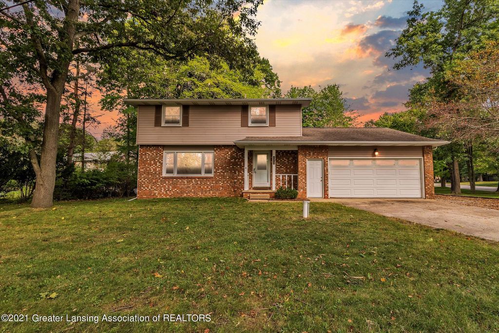 4513 Petoskey Dr, Williamston, MI 48895
