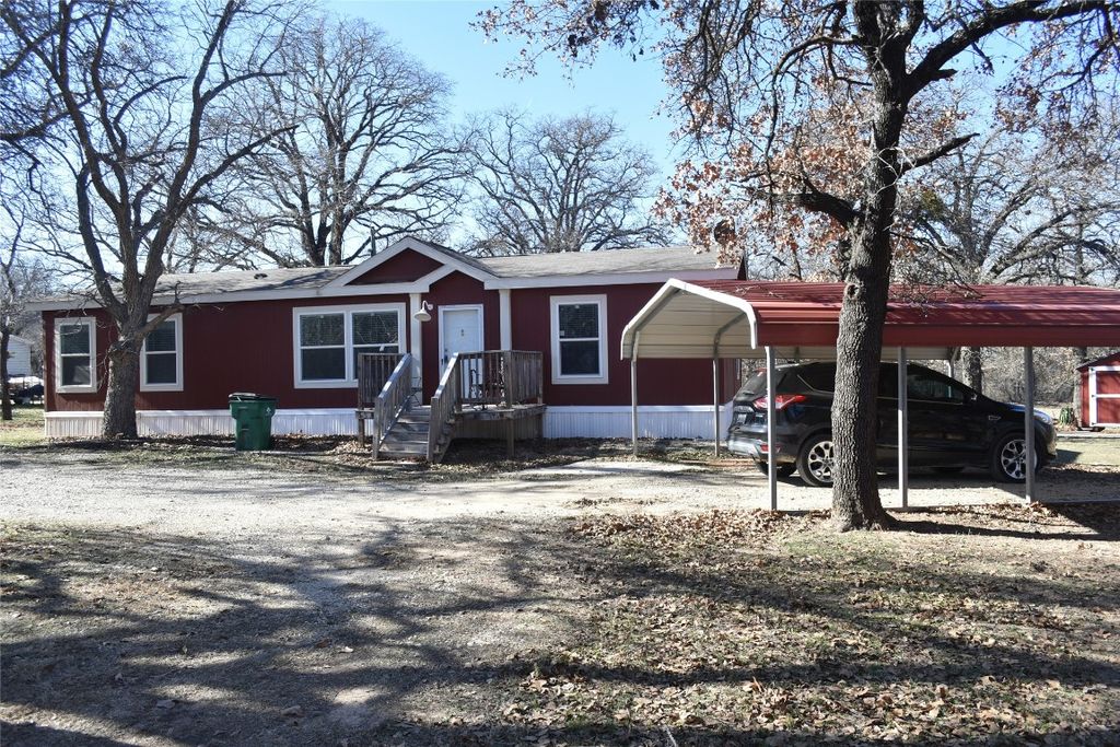 123 Lakeview Dr, Nocona, TX 76255