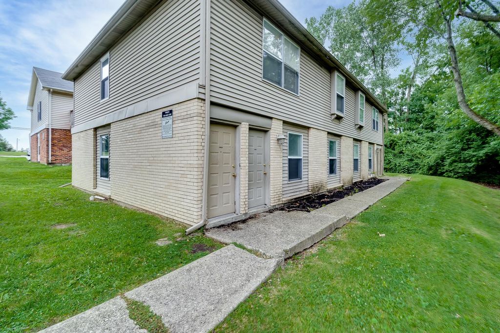 1423 Forest Ln, Fairborn, OH 45324