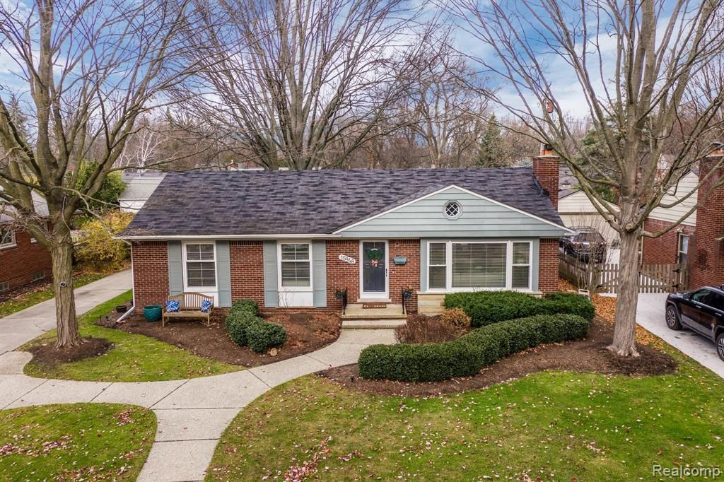 15948 Dunblaine Ave, Beverly Hills, MI 3 Bed, 3 Bath SingleFamily