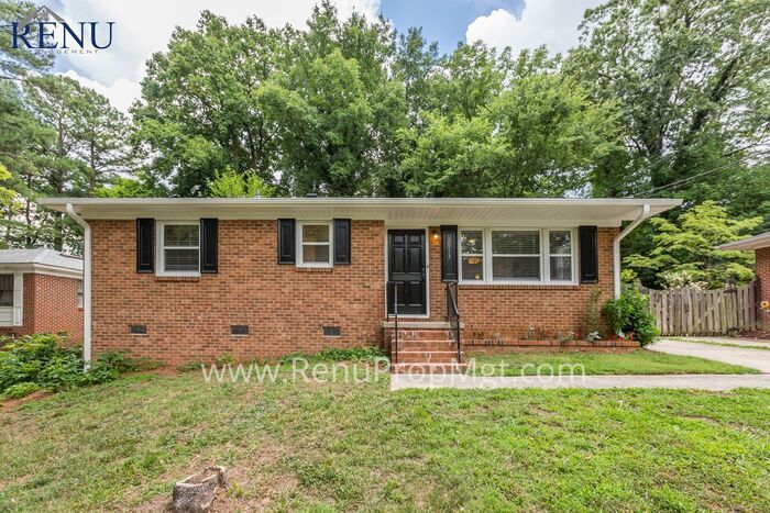 2513 Emerald Dr, Greensboro, NC 27403
