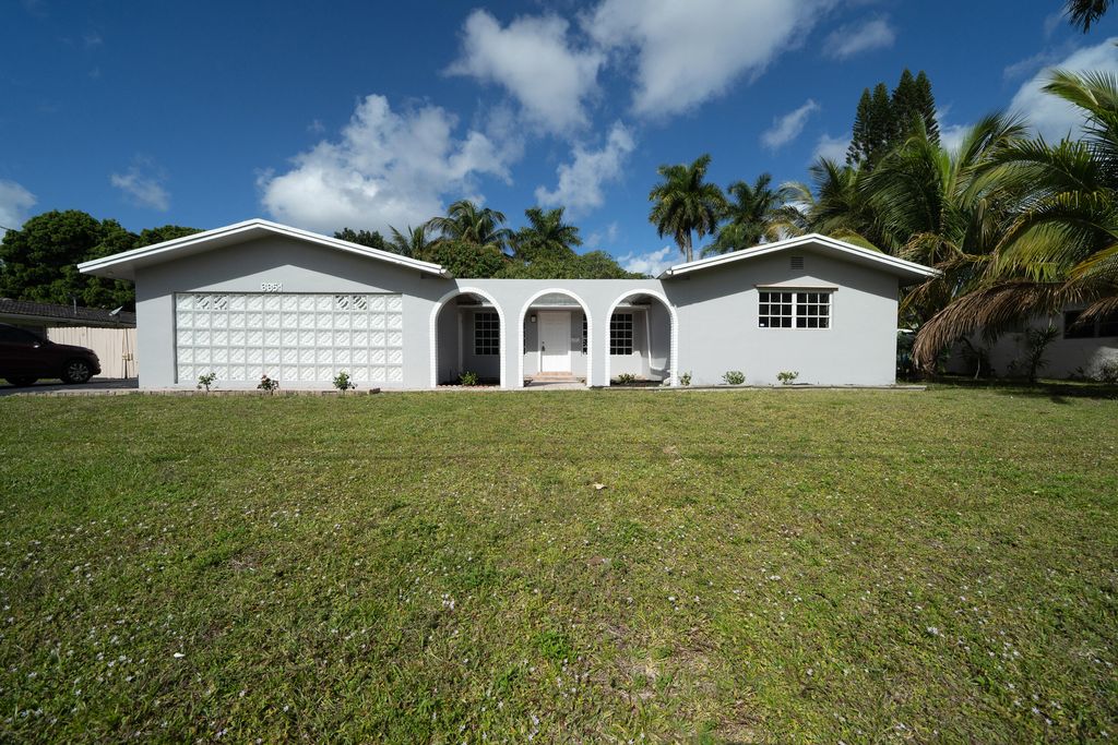 6651 NW 9th St, Plantation, FL 33317