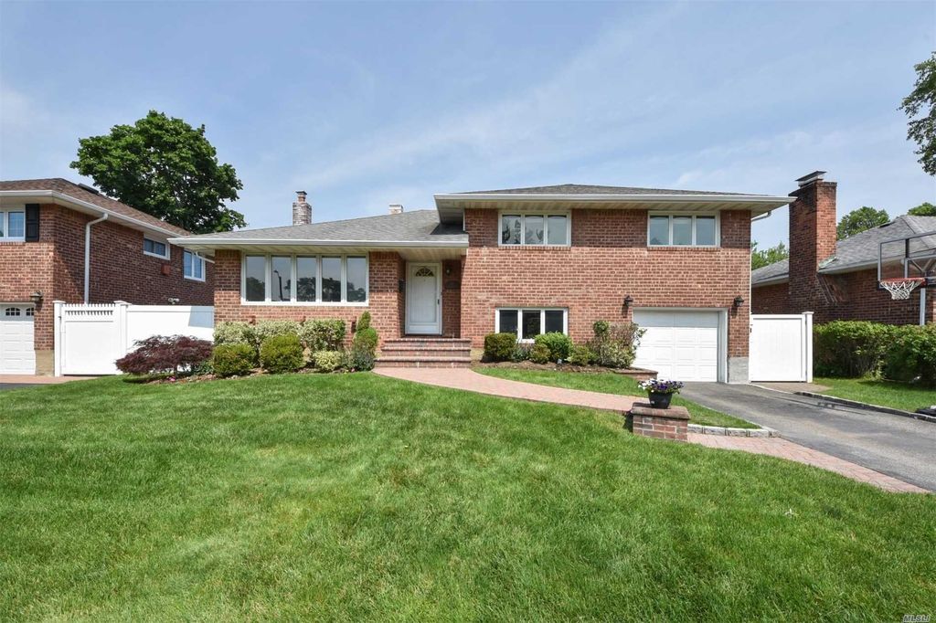 45 Whitman Ave, Syosset, NY 3 Bed, 2 Bath SingleFamily Home 3