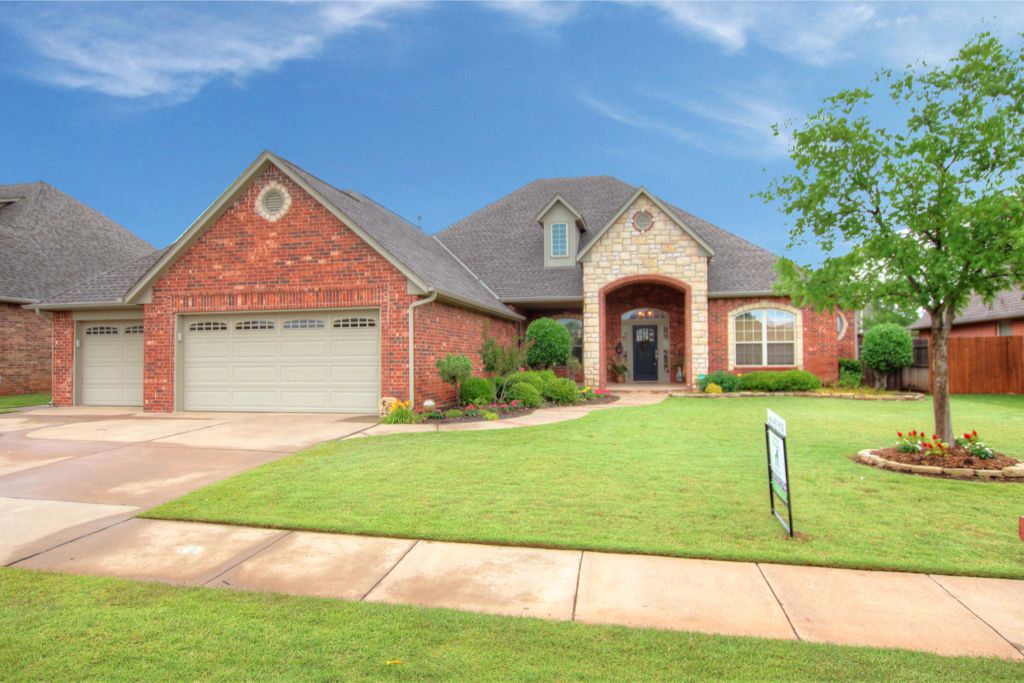 4621 NW 160th Ter, Edmond, OK 3 Bed, 4 Bath Single