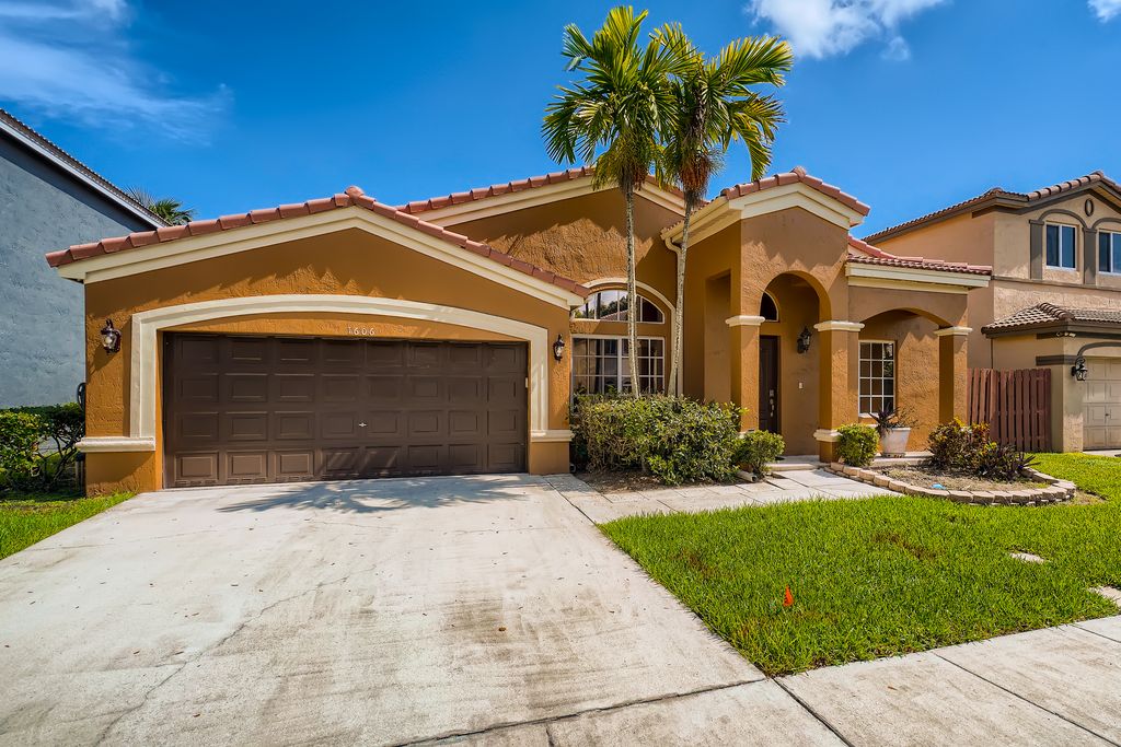 1606 SW 108th Ter, Davie, FL 33324