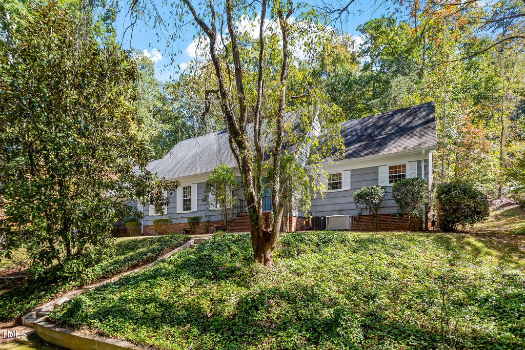 629 Sugarberry Rd, Chapel Hill, NC 27514