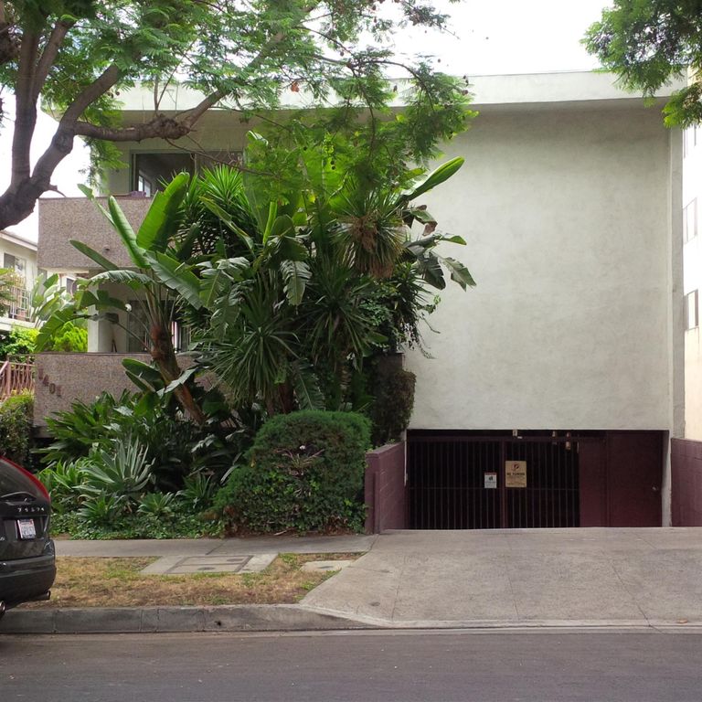 1401 N Poinsettia Pl, Los Angeles, CA 90046