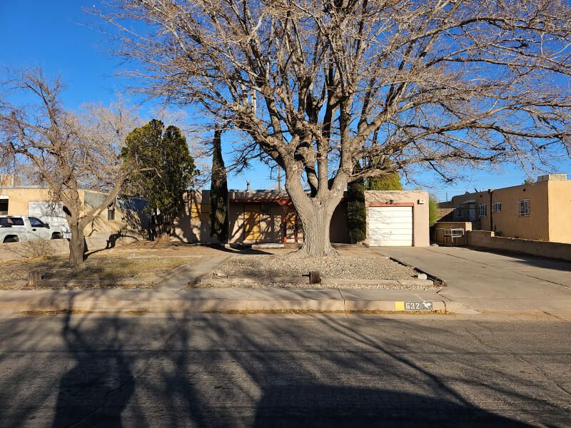 632 Arizona St SE, Albuquerque, NM 87108