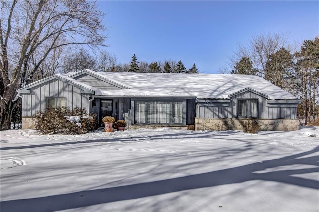 2310 Country Club Ln, Eau Claire, WI 54701