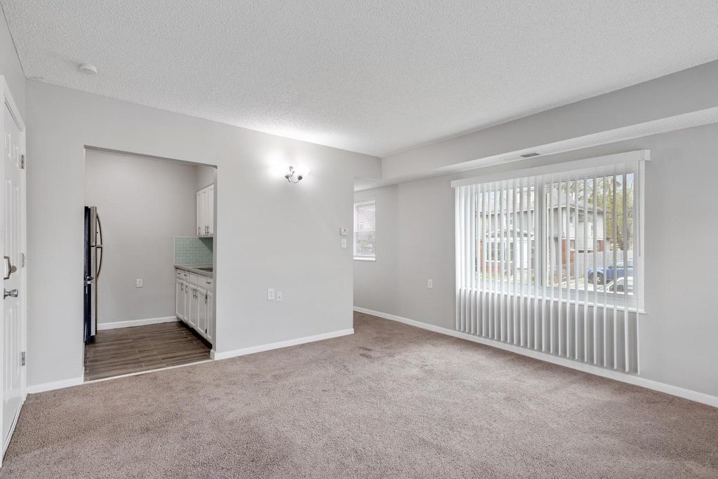 1307 Brush Creek Blvd #3G, Kansas City, MO 64110