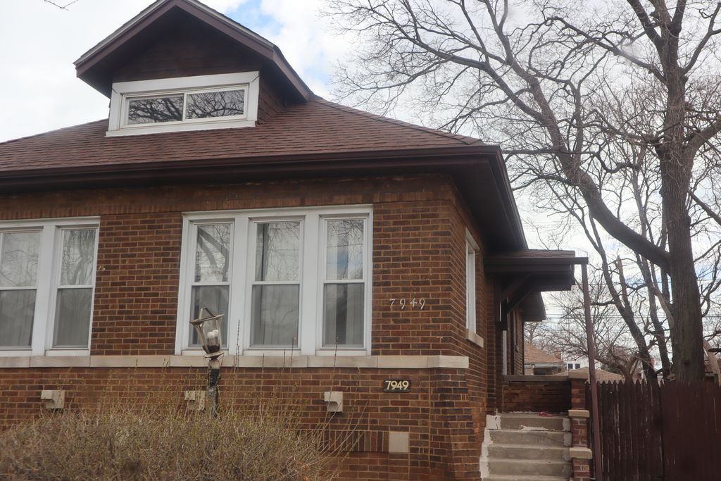 7949 S Dorchester Ave, Chicago, IL 60619