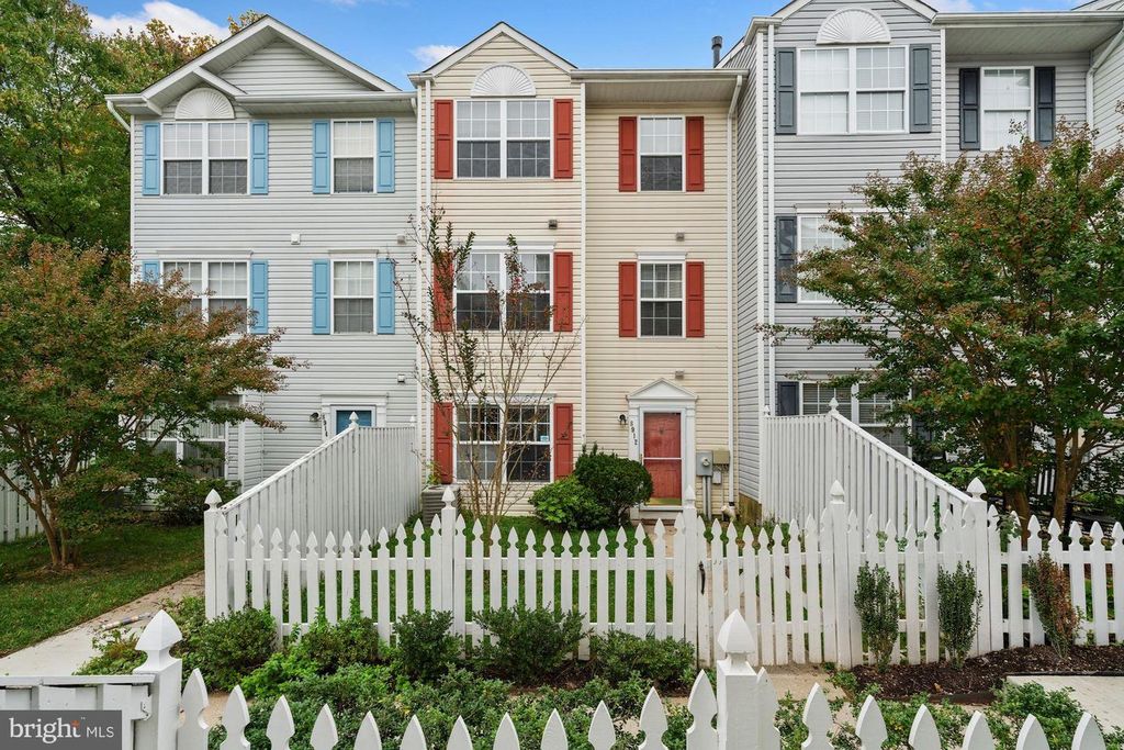 8912 Mallard Ct, Columbia, MD 21045