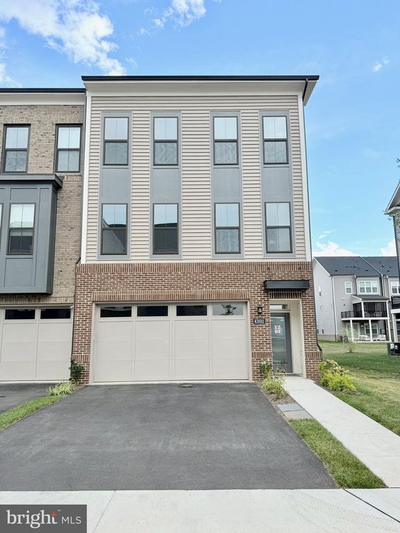 43011 Debonair Ter, Ashburn, VA 20148