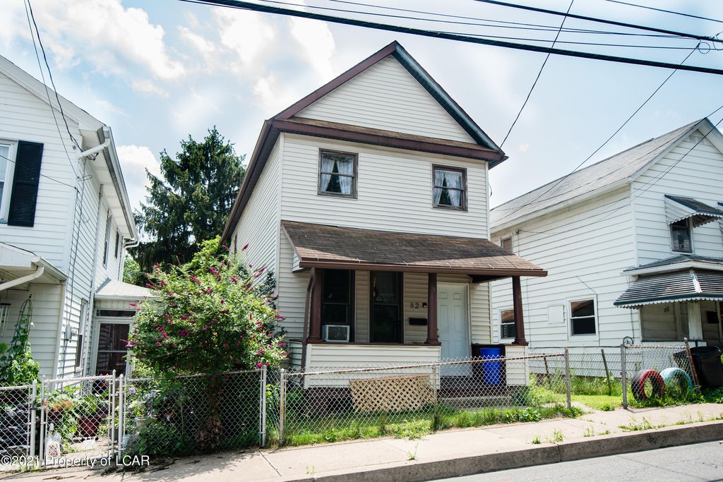 82 Hillside Ave, Edwardsville, PA 18704