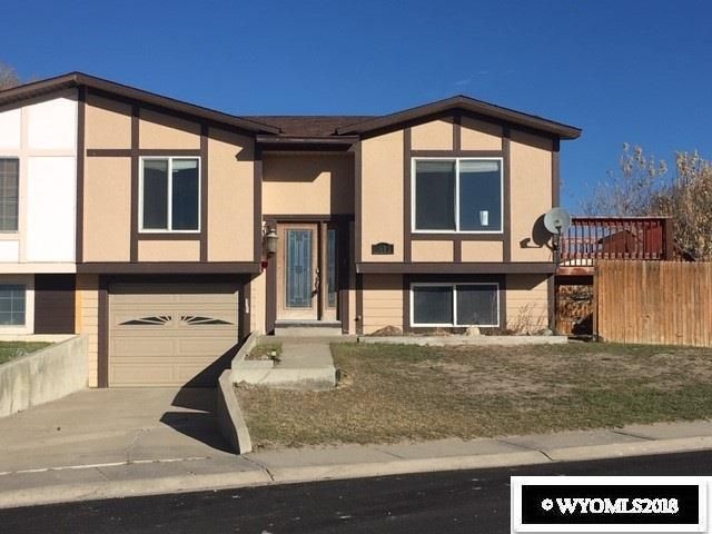 1617 Dunphail St, Rawlins, WY 82301