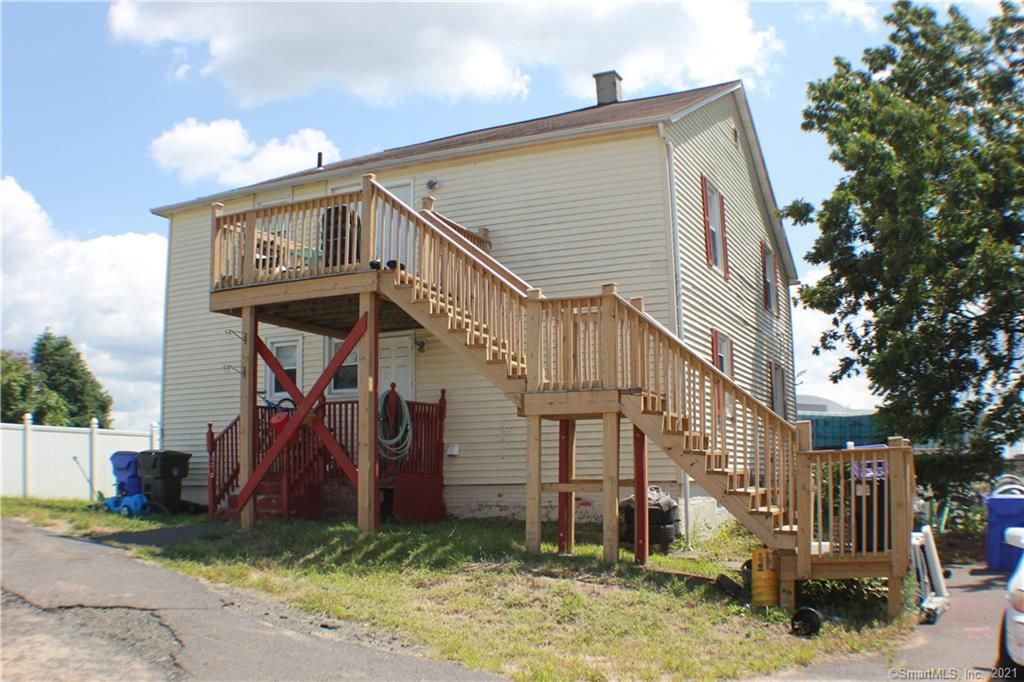 29 Footpath Ln, East Hartford, CT 06118