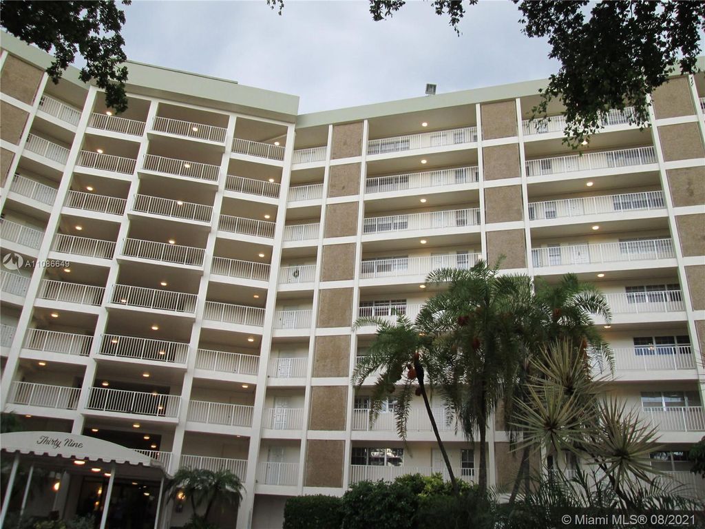 2940 N Course Dr #802, Pompano Beach, FL 33069