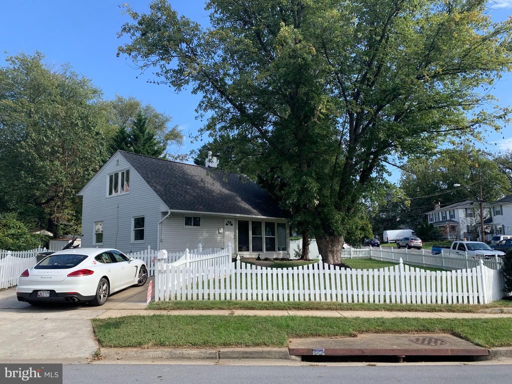 301 Broadwood Dr, Rockville, MD 20851