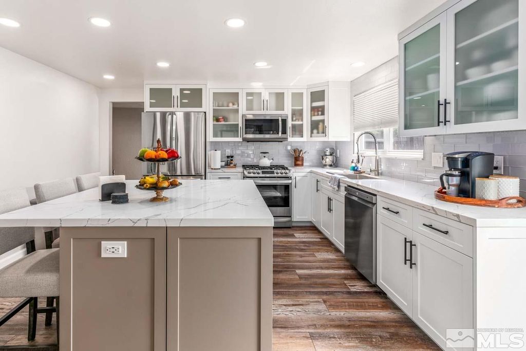 995 Sherwood Dr, Reno, NV 89509