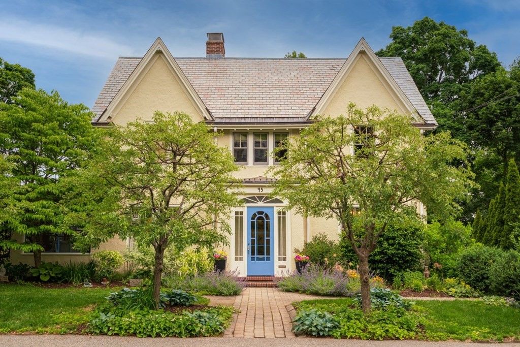45 Nonantum St, Newton, MA 02458