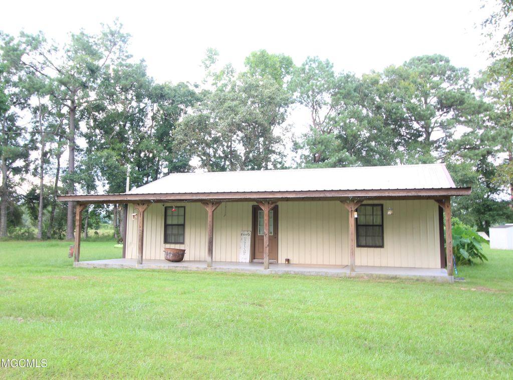 51 Leaning Oak Ln, Leakesville, MS 39451