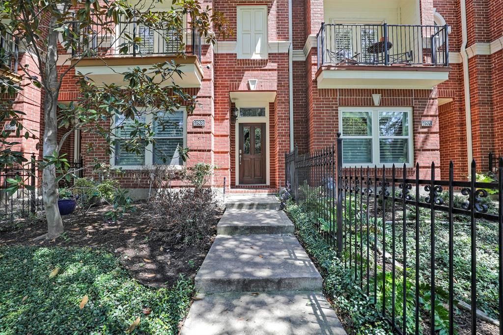 2808 N Hall St, Dallas, TX 75204