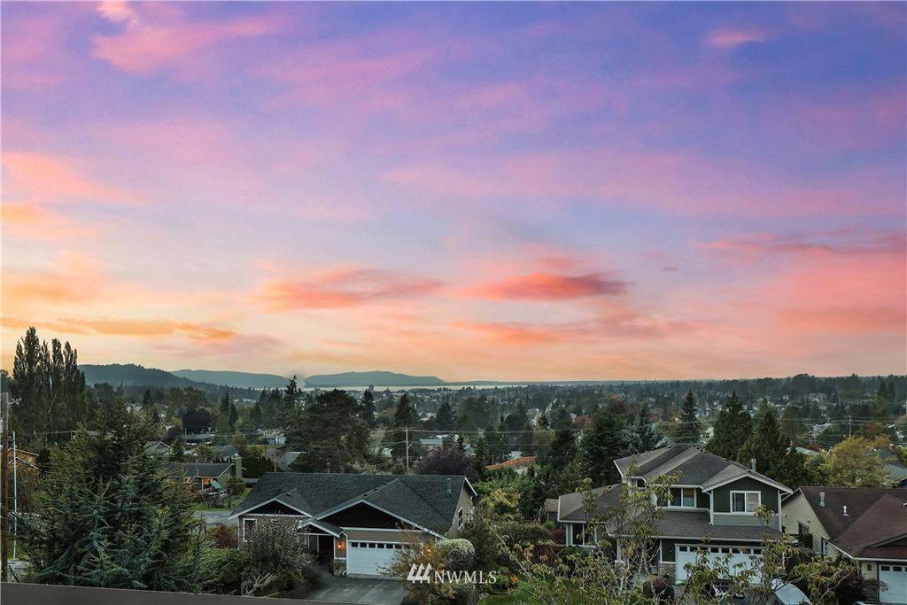 2425 Erie Ter, Bellingham, WA 98229