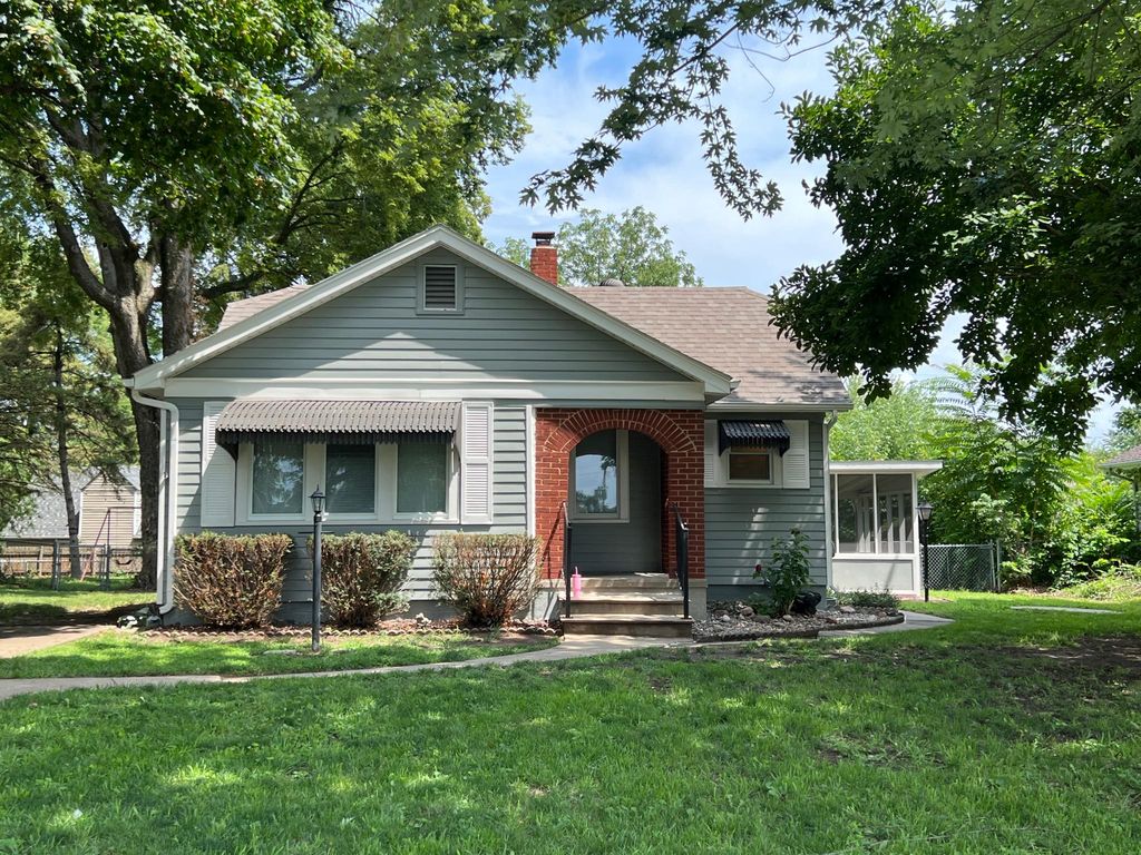 1423 S  Dodgion Ave, Independence, MO 64055