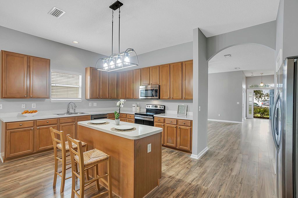 1685 Hawkins Cove Dr E, Jacksonville, FL 32246