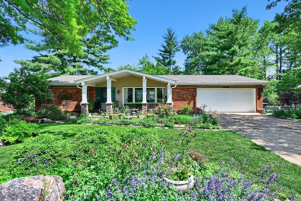 1617 Sunnyridge Rd, Ellisville, MO 3 Bed, 2 Bath SingleFamily Home