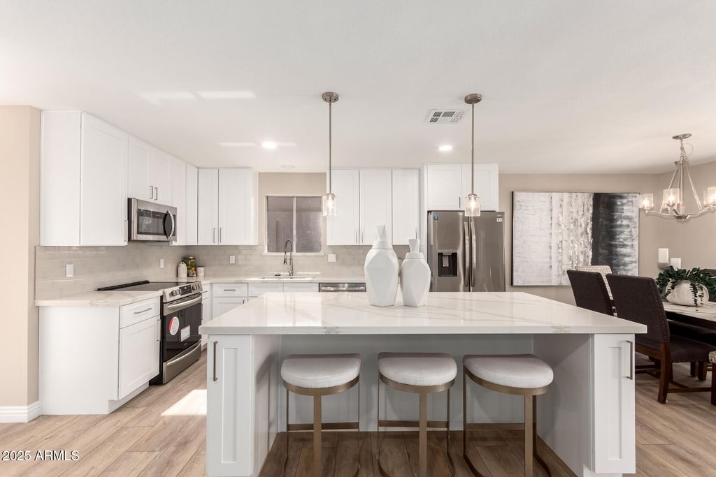 26612 S  Digswell Ct, Sun Lakes, AZ 85248