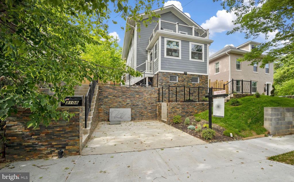 3108 Perry St, Mount Rainier, MD 20712