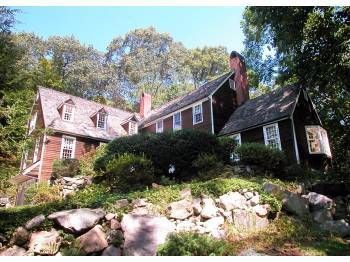 6 Old Stone Bridge Rd, Cos Cob, CT 06807