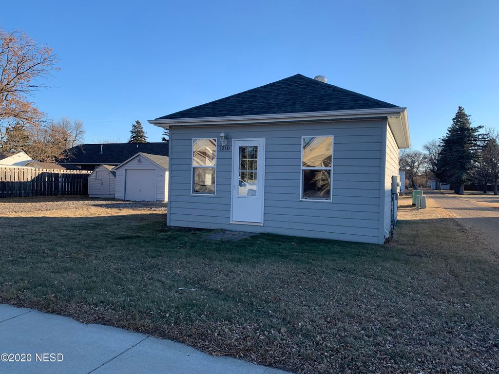 1210 3rd Ave NW, Watertown, SD 57201