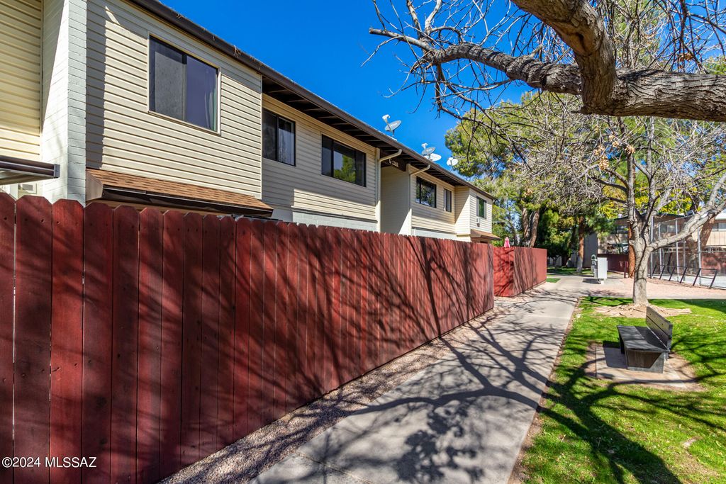 1366 S Avenida Polar G202, Tucson, AZ 85710 Condo for Sale MLS 22422218