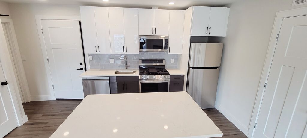 317 Belgrade Ave #402, Roslindale, MA 02131