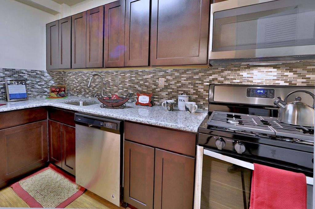 8 Poolside Ct #P4-T4, Catonsville, MD 21228