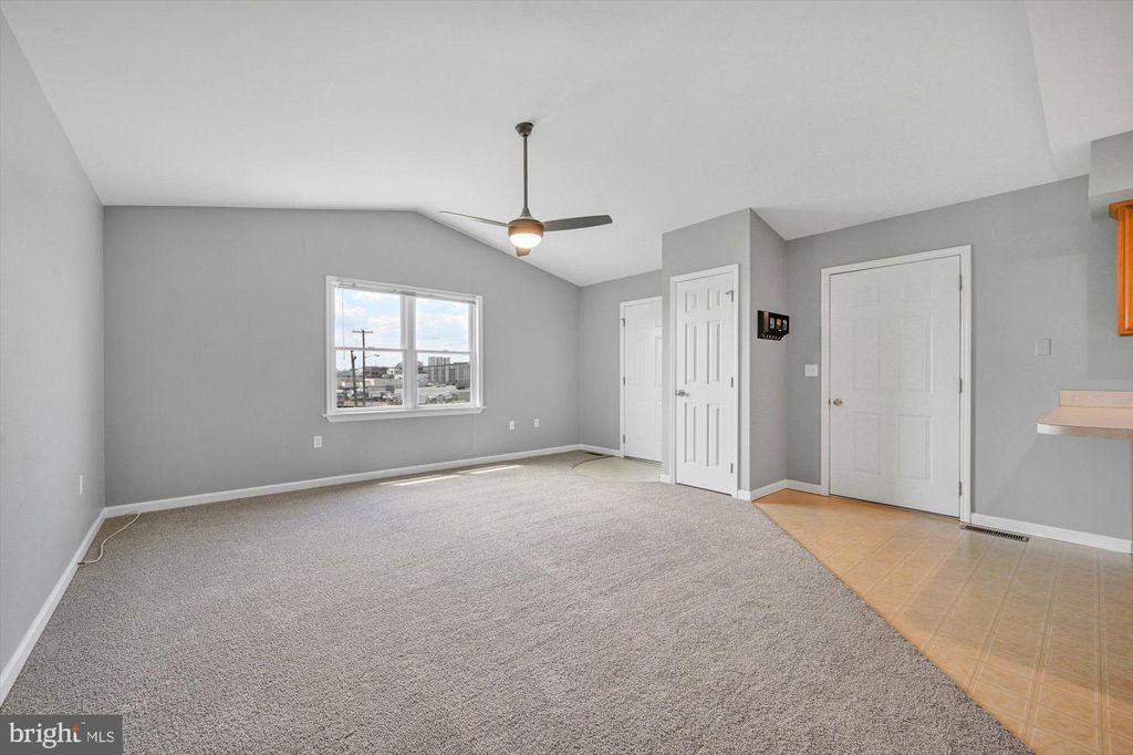 130 E Jackson St, New Holland, PA 17557
