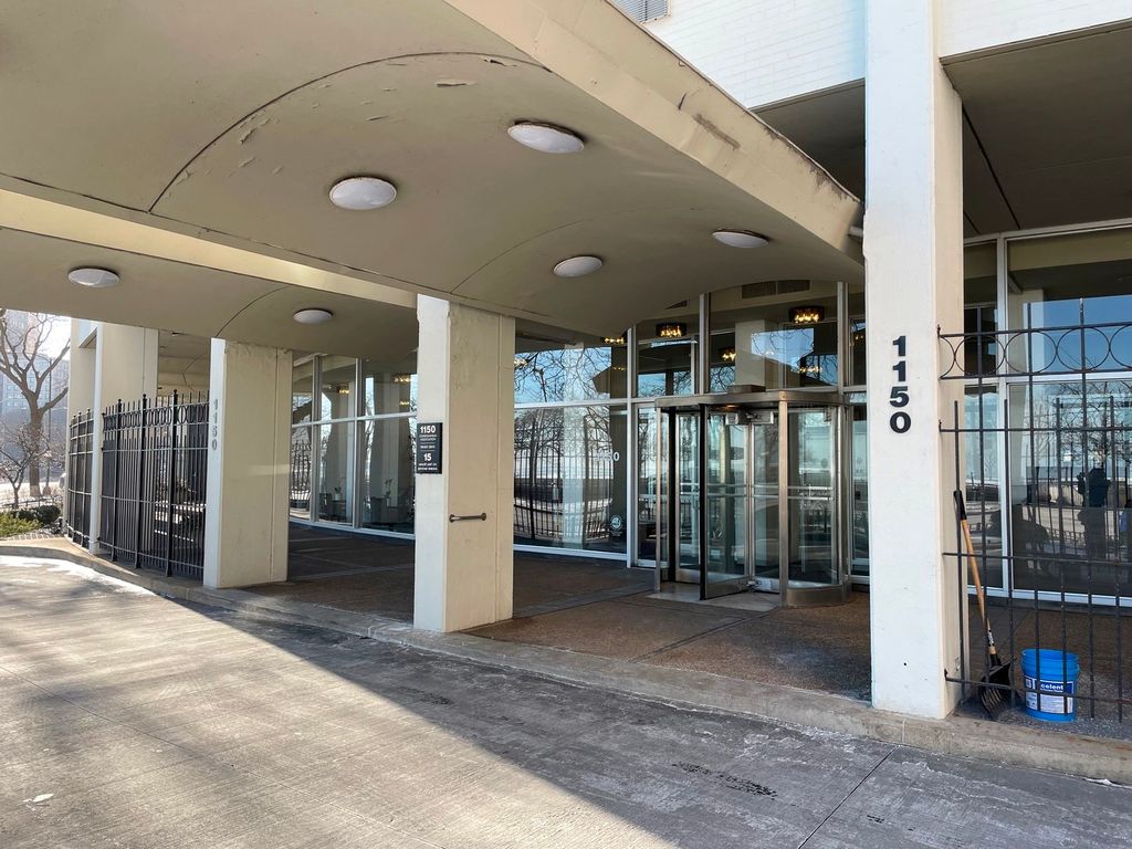 1150 N Lake Shore Dr #17G, Chicago, IL 60611