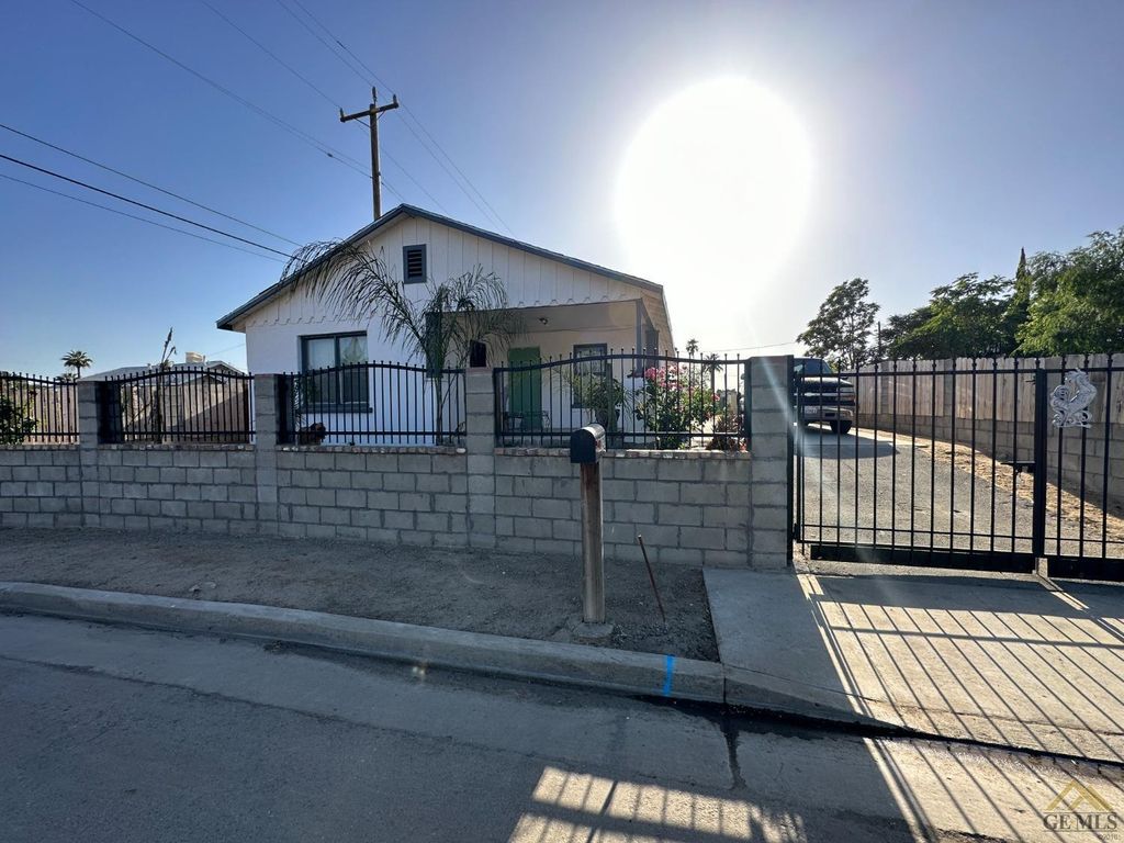 820 S  Tulare St, Bakersfield, CA 93307